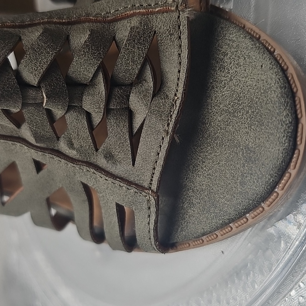 K  Qupid Womens Olive Green Cut Out Heels  sz 7.5 - Picture 3 of 10